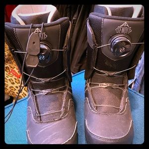 Women’s Snowboarding Boots Size 6 Boa Technology